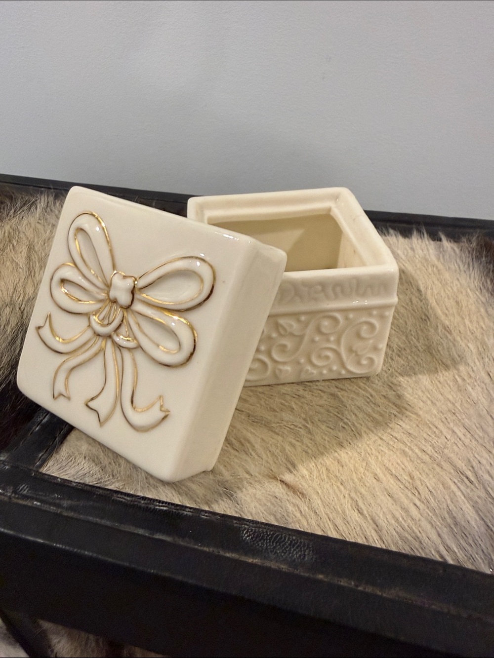 Ivory Ceramic Decorative Trinket Box with Gold Bow
